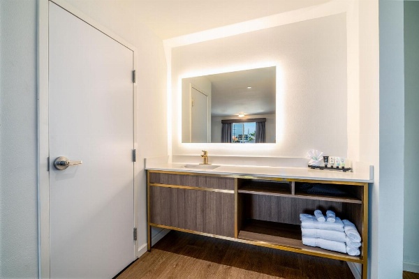 Trend Hotel at LAX Airport Main image